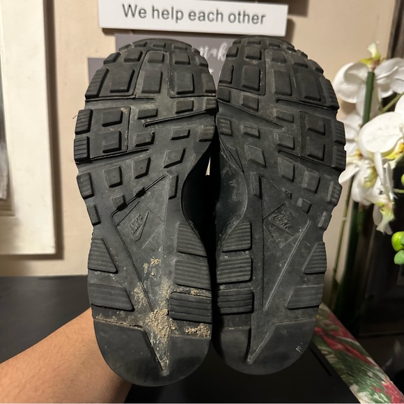 Nike Huaraches Triple Black Womens Running Shoes - Picture 4 of 5